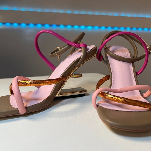 Noctis Caelum Strappy Multicolor Sandal with Gold Metallic Heel size 7 - Picture 3 of 5